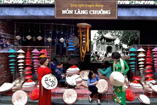 Vở bài tập Lịch Sử và Địa Lí lớp 4 Chân trời sáng tạo Bài 9: Dân cư và hoạt động sản xuất ở vùng đồng bằng Bắc Bộ