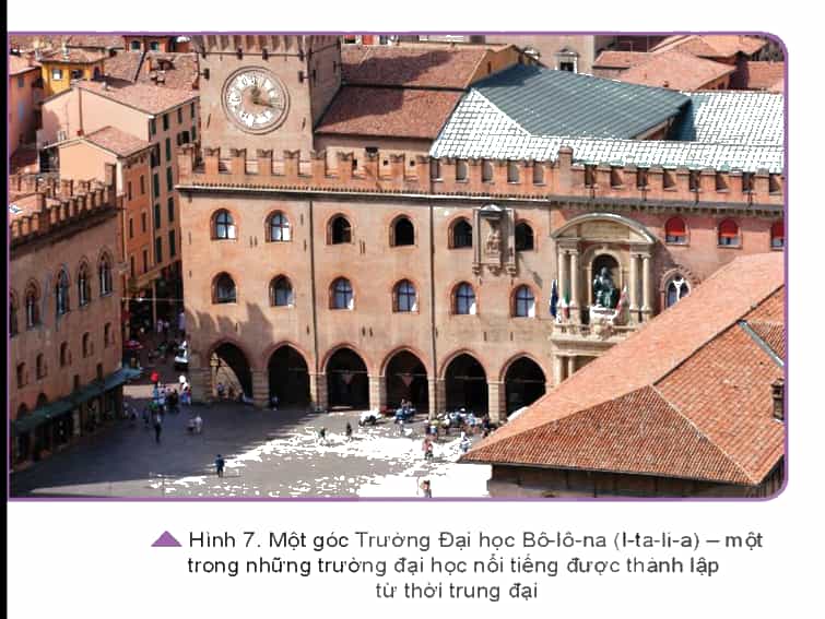 A large building with a clock on itDescription automatically generated with medium confidence
