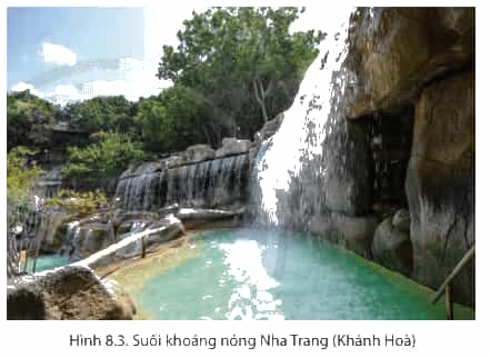 Dựa vào hình 8.3 và thông tin trong bài em hãy phân tích vai trò của nước ngầm