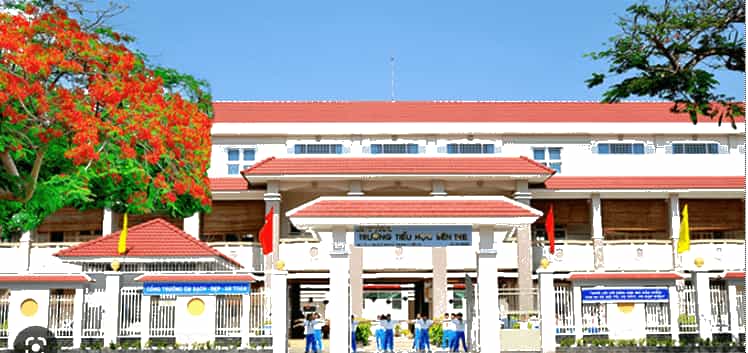 Em hãy tạo một văn bản giới thiệu về trường em. Nội dung văn bản gồm